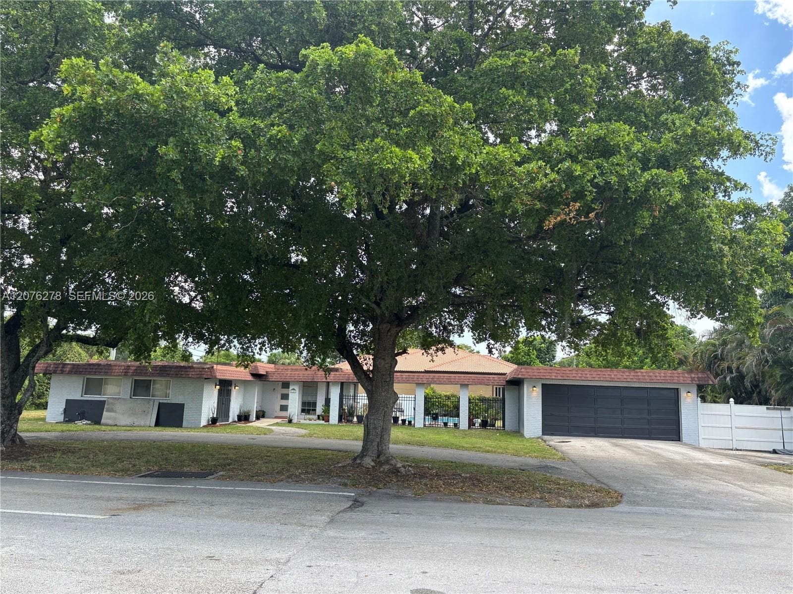 10 SW 46th Ave, Plantation, FL 33317 photo 2