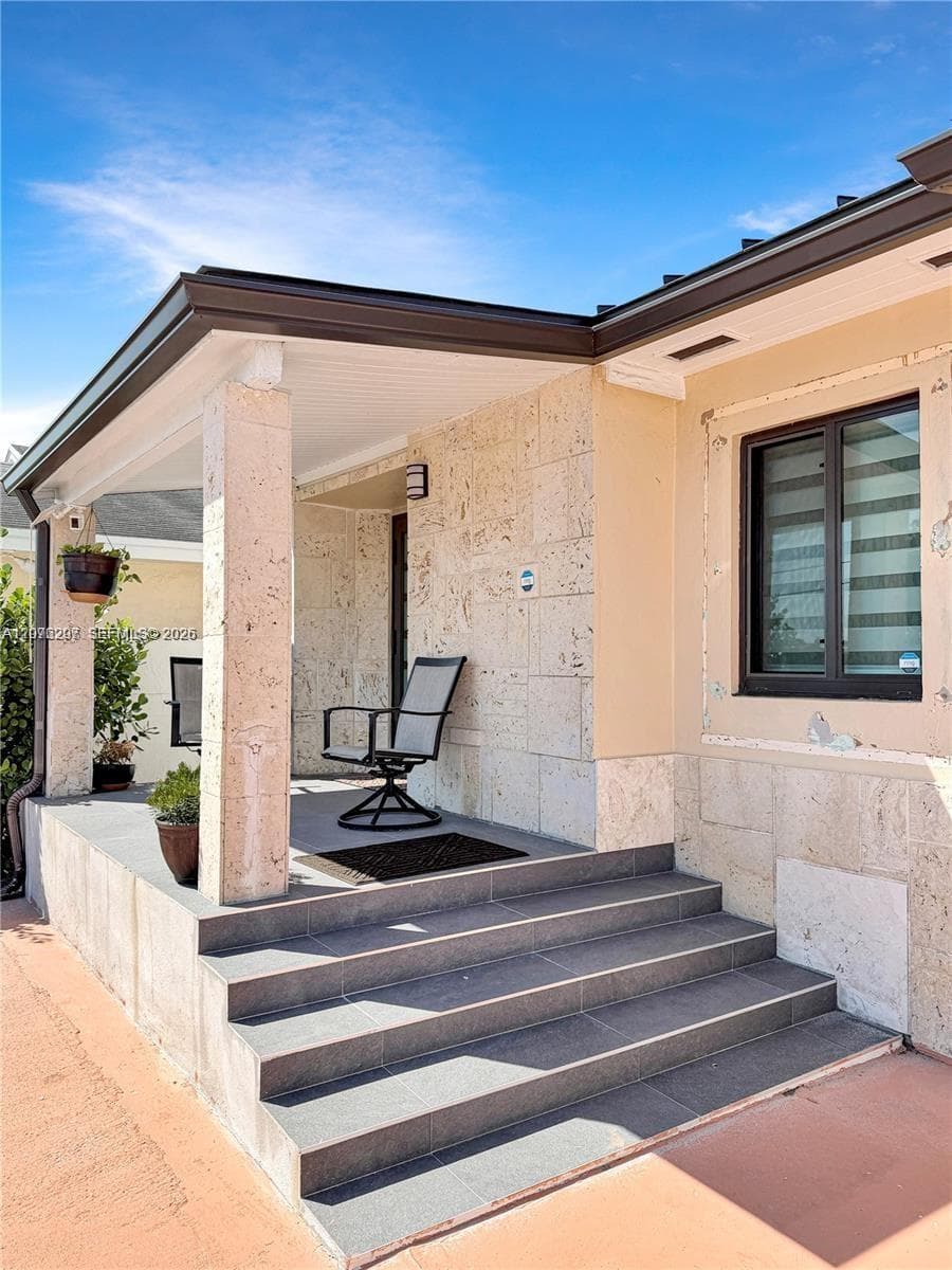 233 W 39th Pl, Hialeah, FL 33012 photo 3