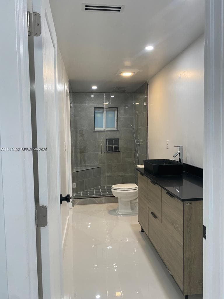 350 W 16th St, Hialeah, FL 33010