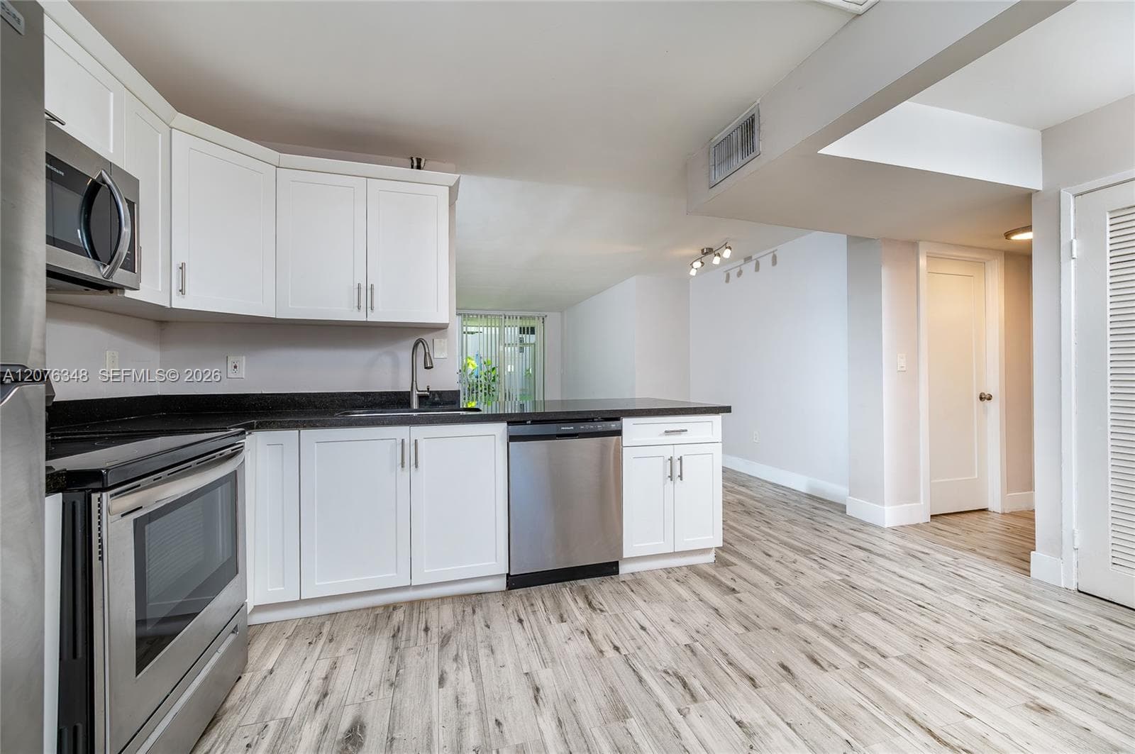 1690 NE 191st St # 115-1, Miami, FL 33179 photo 3