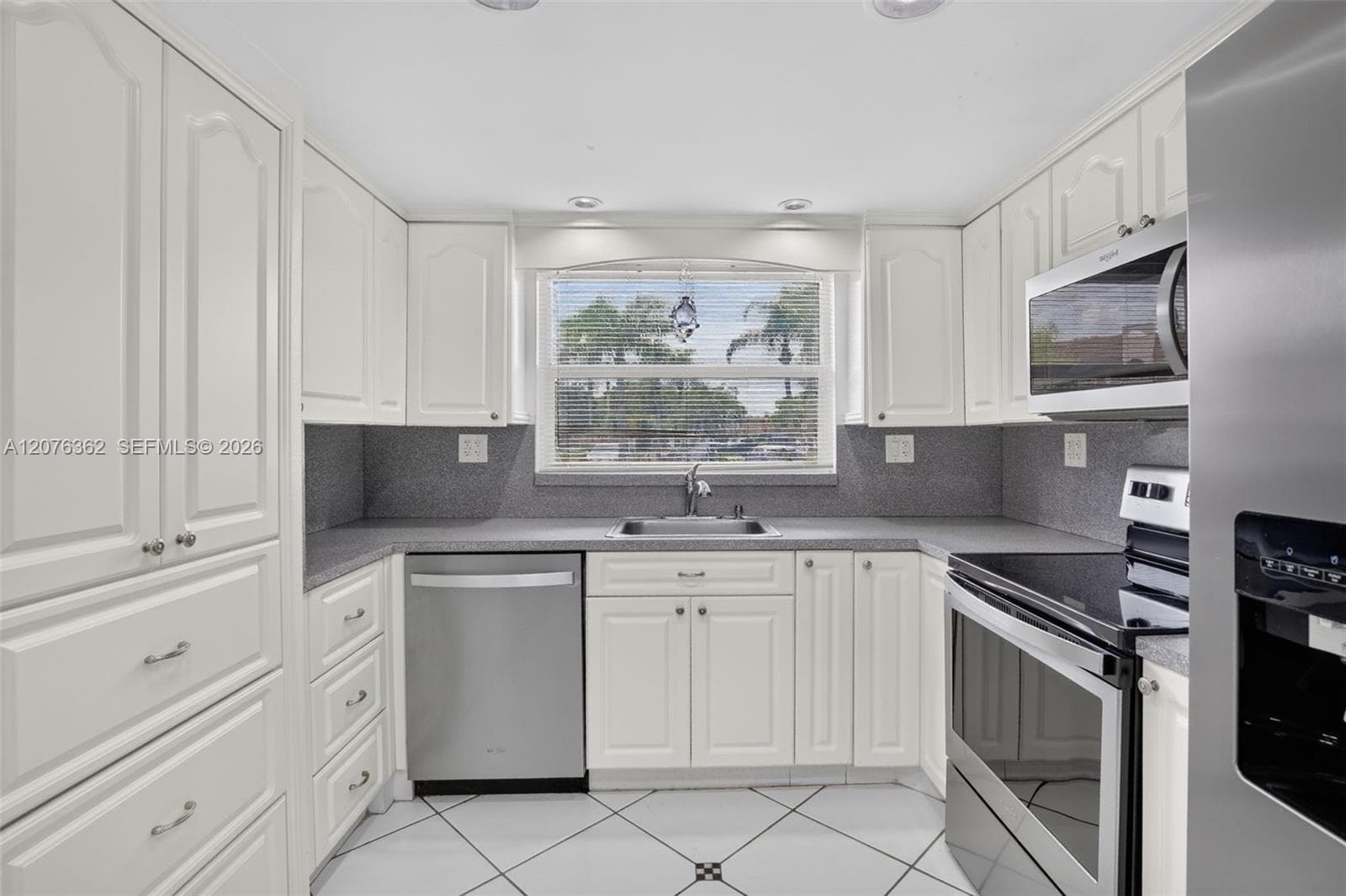 9721 Sunrise Lakes Blvd # 102, Sunrise, FL 33322 photo 3