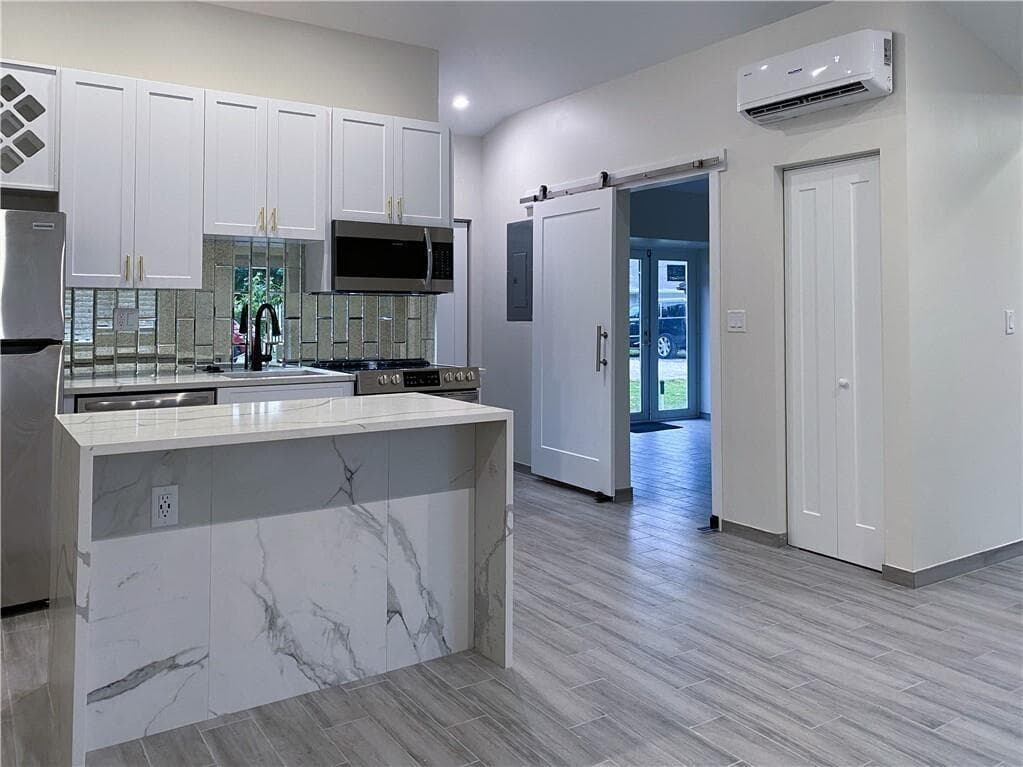315 SW 7th Street # 2, Fort Lauderdale, FL 33315 photo 2