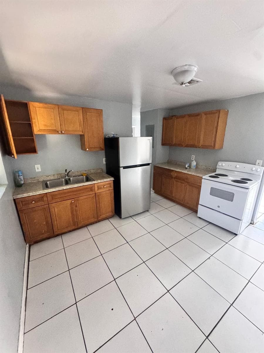 1132 NW 5TH Court # 1, Fort Lauderdale, FL 33311 photo 2