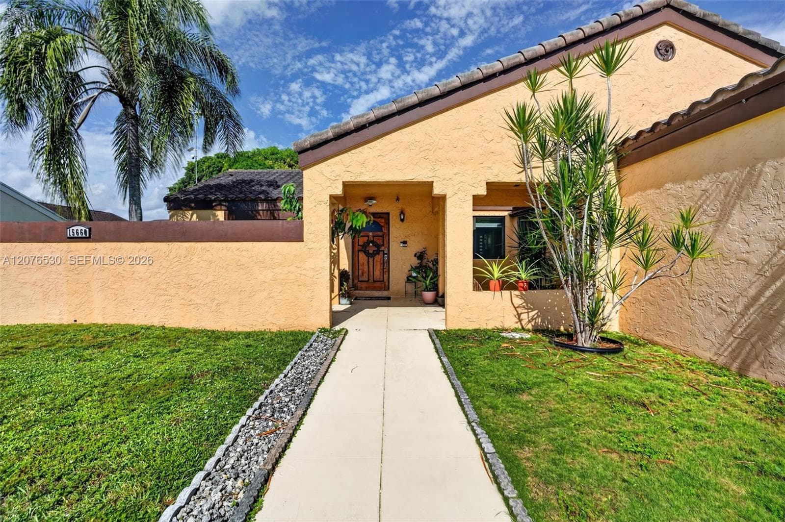 15660 SW 152nd Pl, Miami, FL 33187 photo 5