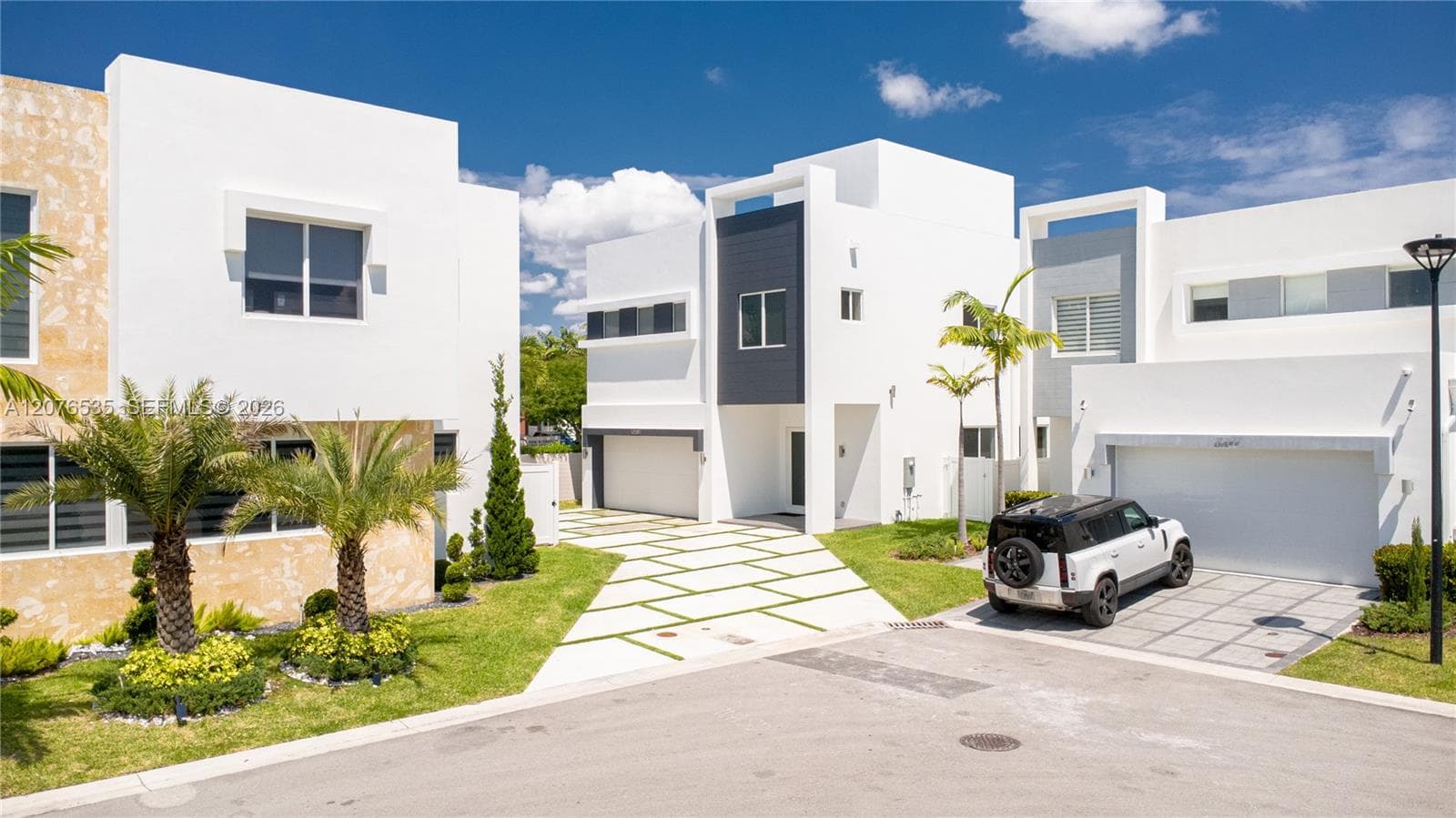 10381 NW 67th Ter, Doral, FL 33178