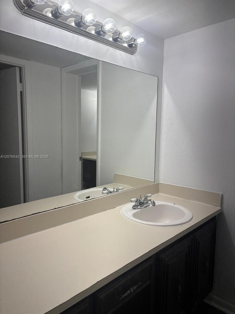 486 NW 165th St Rd # B-308, Miami, FL 33169 photo 3