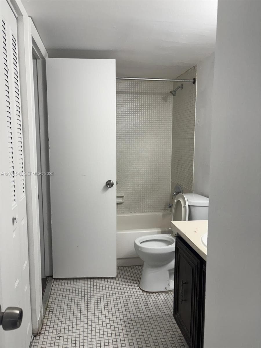 486 NW 165th St Rd # B-308, Miami, FL 33169 photo 5