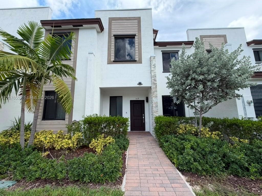 519 NE 208th Ter, Miami, FL 33179 photo 2