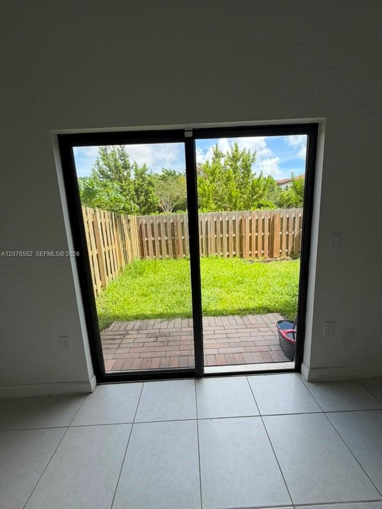 519 NE 208th Ter, Miami, FL 33179 photo 3