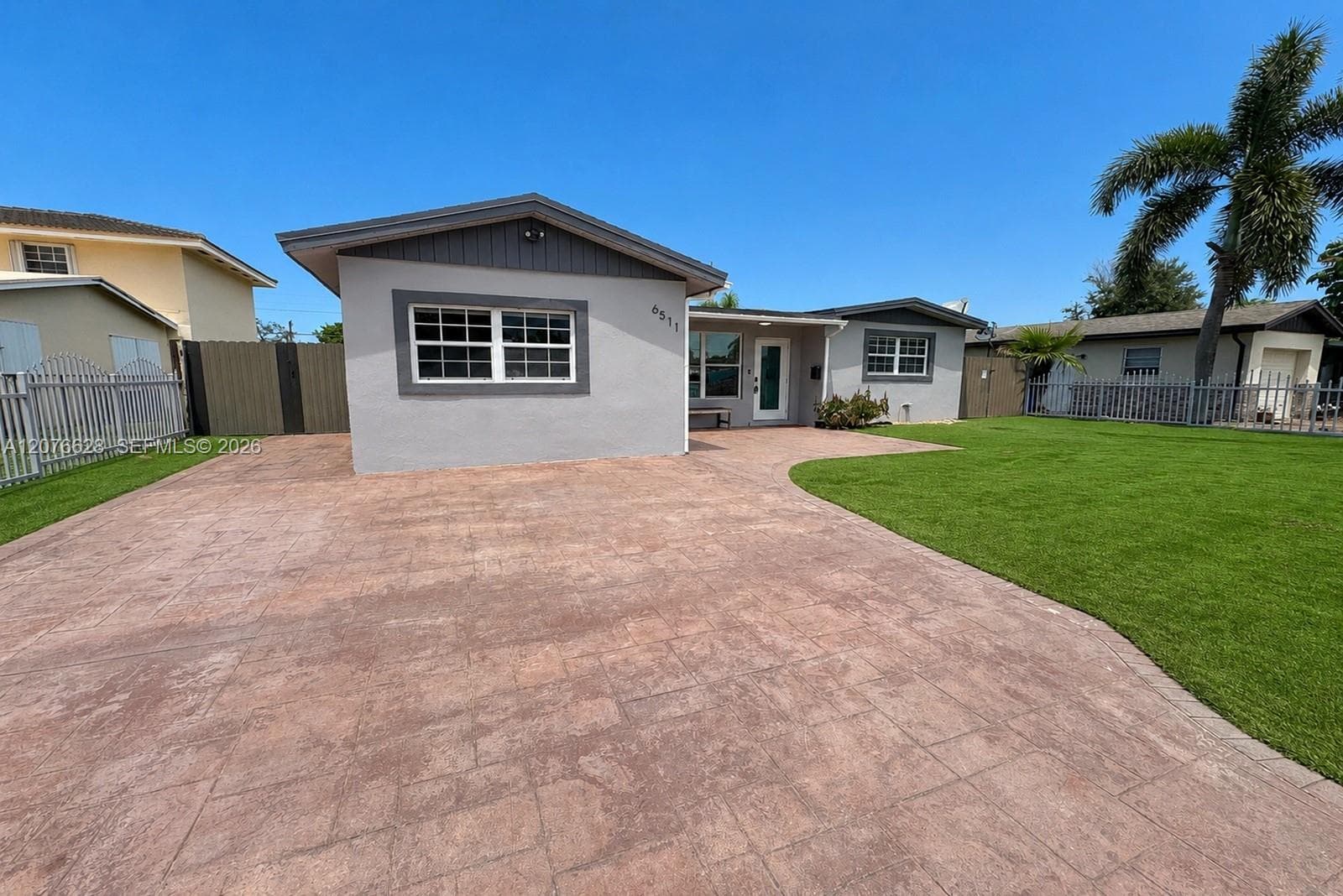 6511 Park St, Hollywood, FL 33024 photo 2