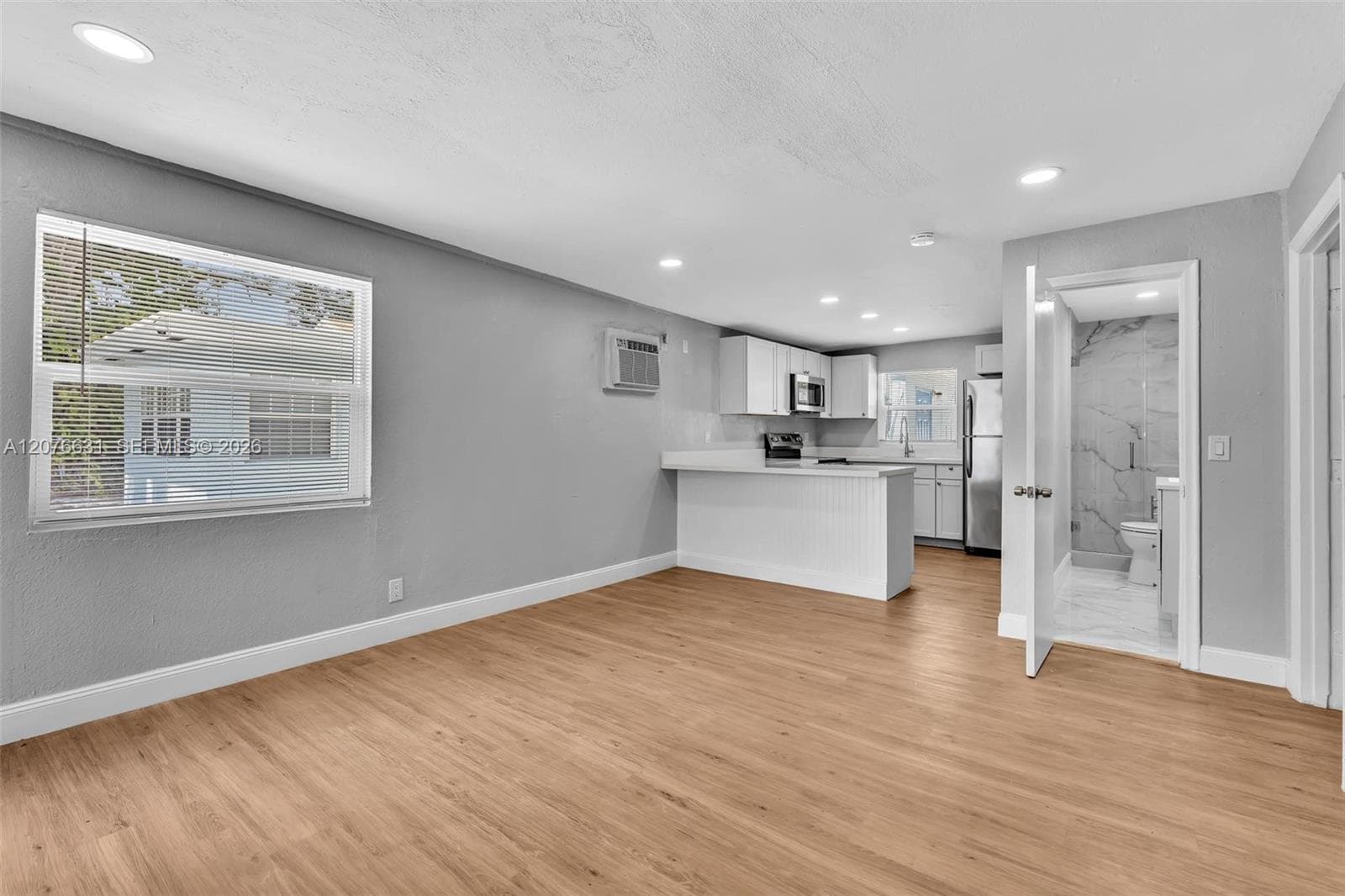 163 NW 40th St # N, Oakland Park, FL 33309 photo 4