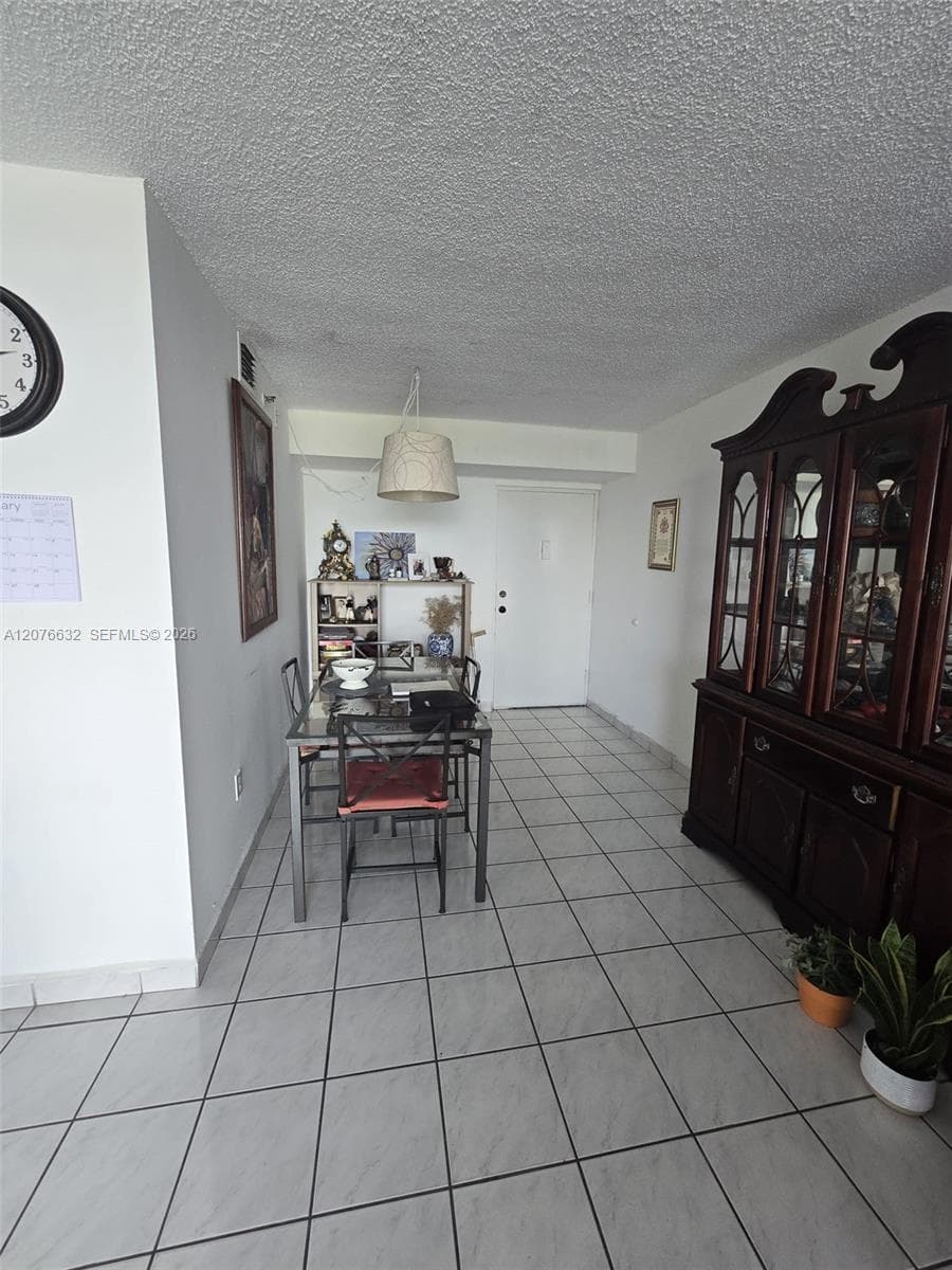 9688 Fontainebleau Blvd # 409, Miami, FL 33172 photo 2