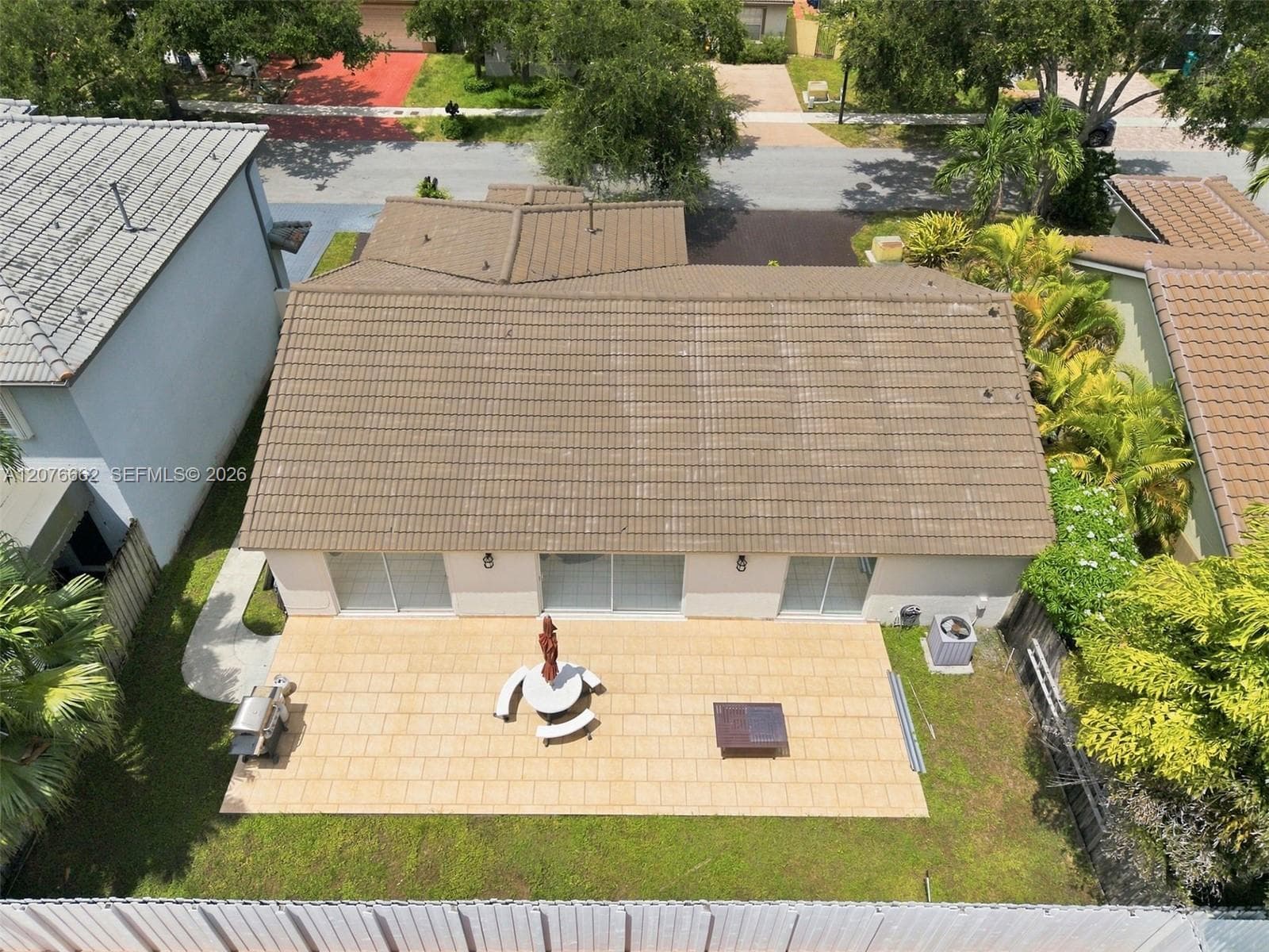 19181 NW 89th Ave, Hialeah, FL 33018 photo 2