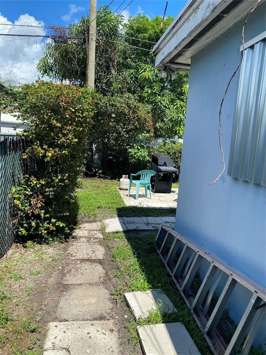 6901 SW 6TH Street, Pembroke Pines, FL 33023 photo 3