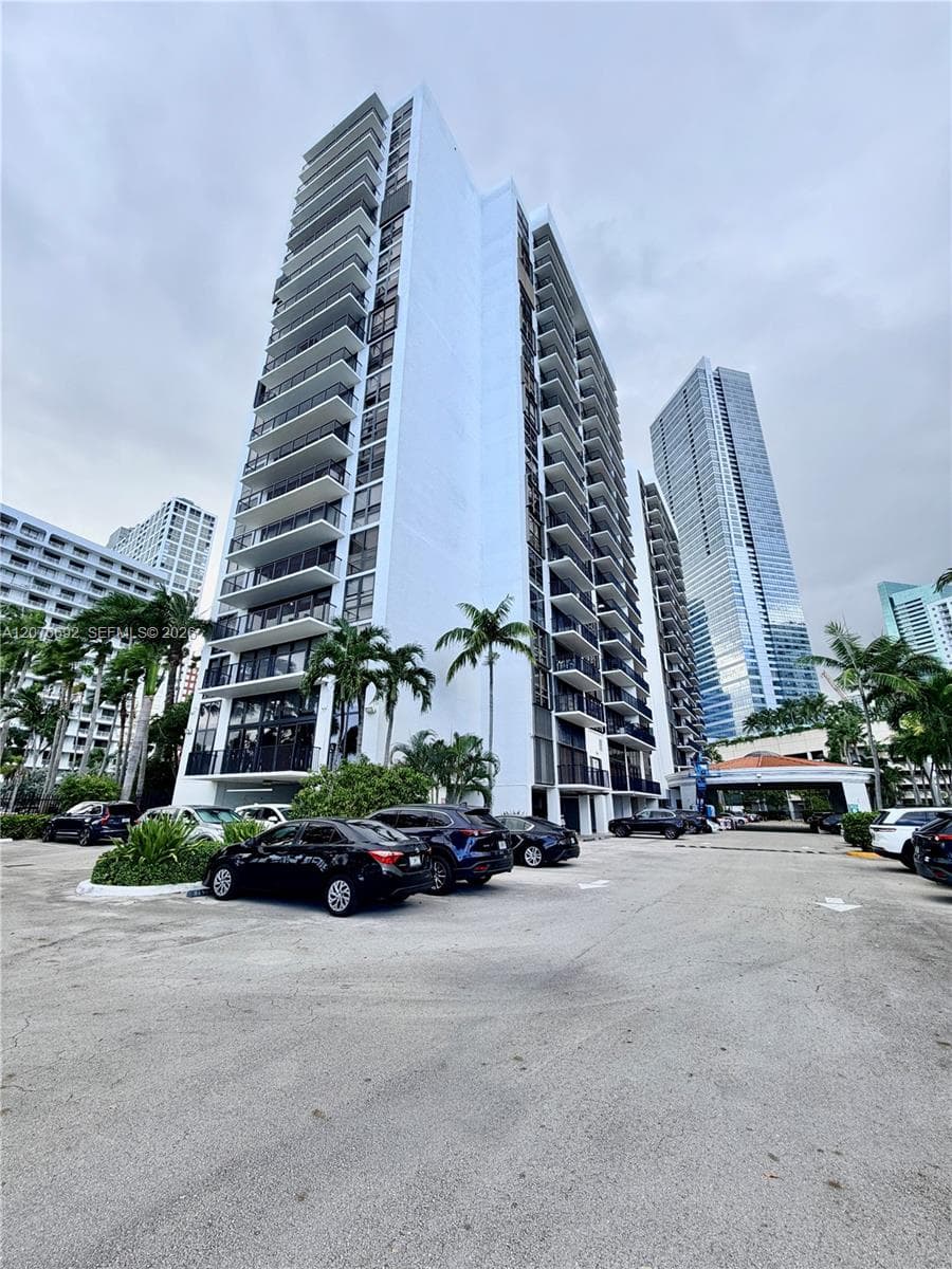 1450 Brickell Bay Dr # 1410, Miami, FL 33131 photo 3