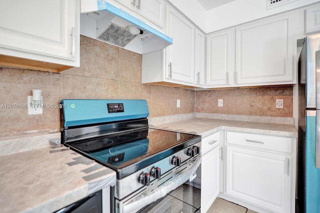 4511 Treehouse Ln # B, Tamarac, FL 33319 photo 3