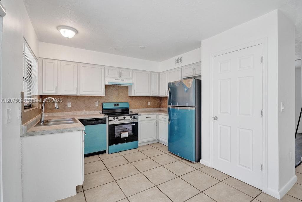 4511 Treehouse Ln # B, Tamarac, FL 33319 photo 5