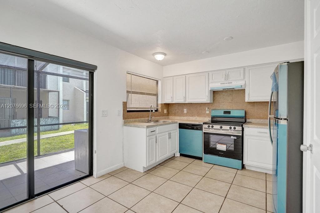 4511 Treehouse Ln # B, Tamarac, FL 33319 photo 4