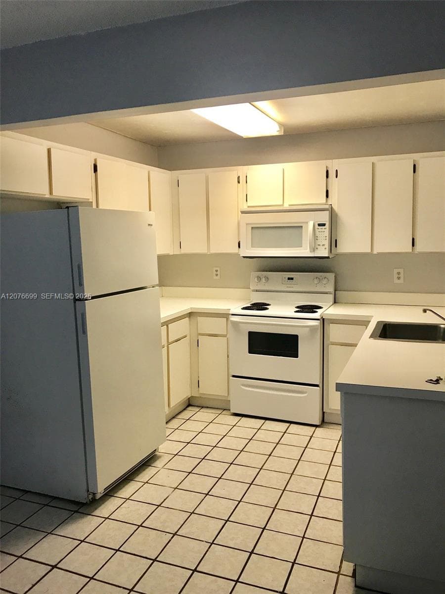 9810 Hammocks Blvd # 202, Miami, FL 33196 photo 2