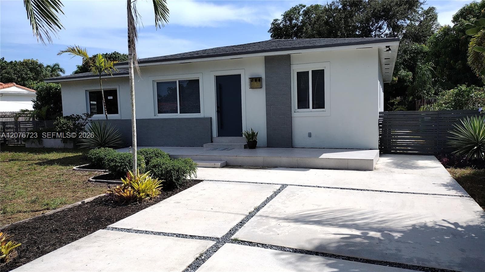 300 S Biscayne River Dr, Miami, FL 33169 photo 2