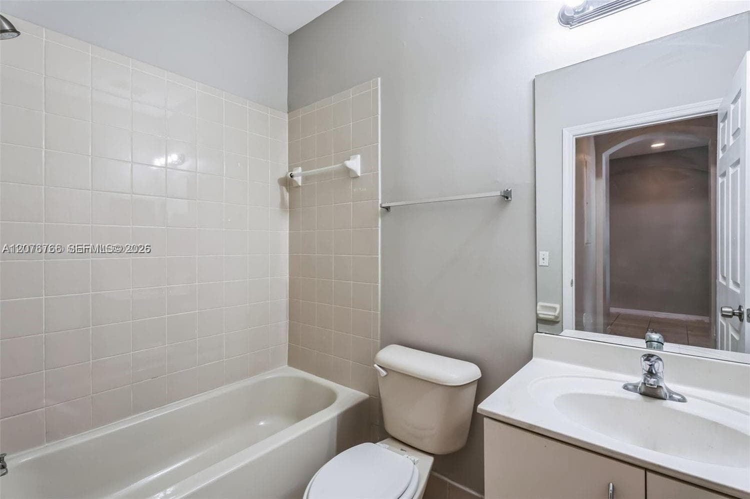 4240 NE 9th St, Homestead, FL 33033 photo 2