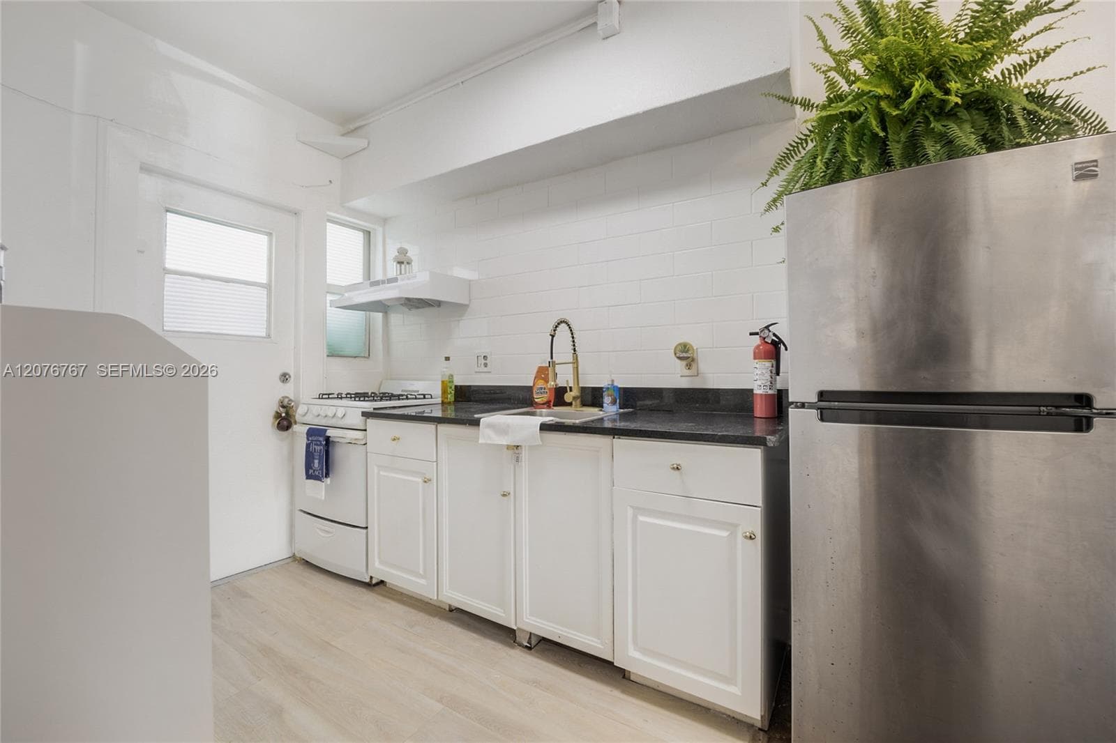 300 74th St # 6, Miami Beach, FL 33141 photo 2