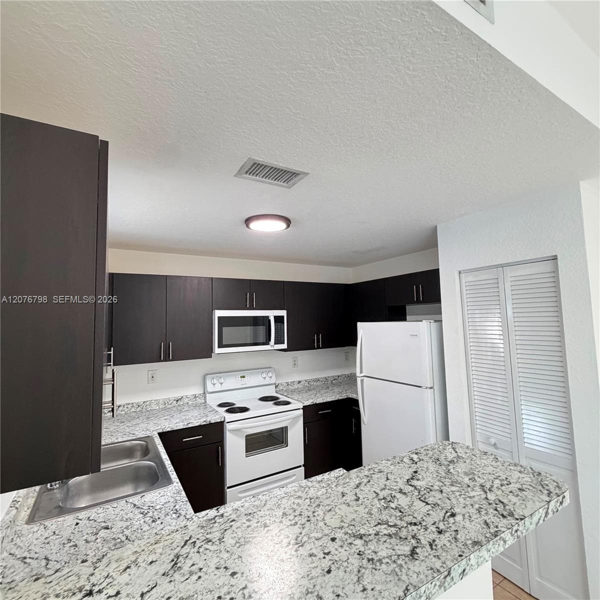 923 SE 16th Ct, Homestead, FL 33034 photo 3