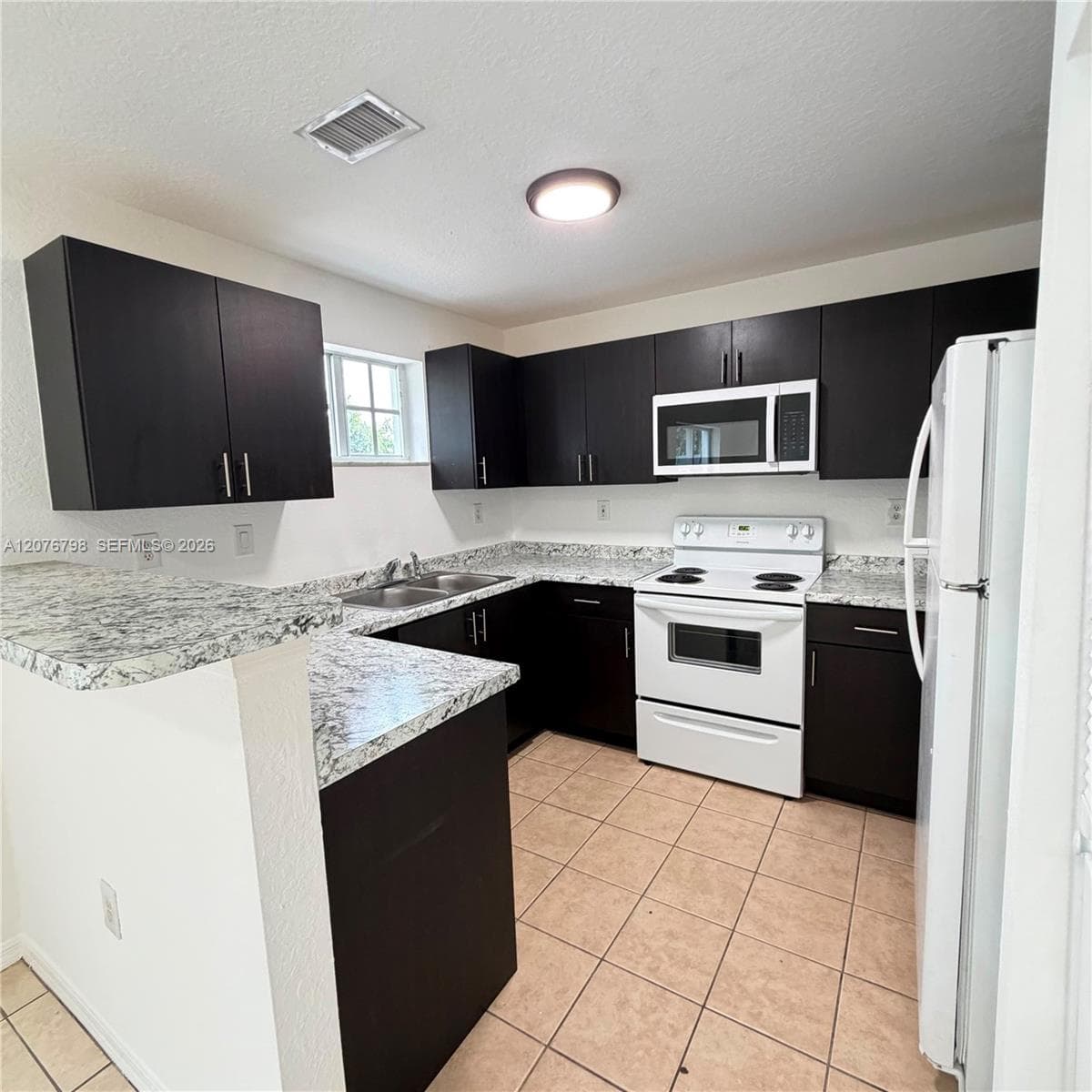 923 SE 16th Ct, Homestead, FL 33034 photo 4