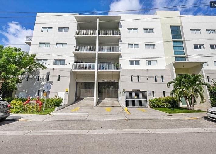 900 SW 7th St # 503, Miami, FL 33130 photo 2