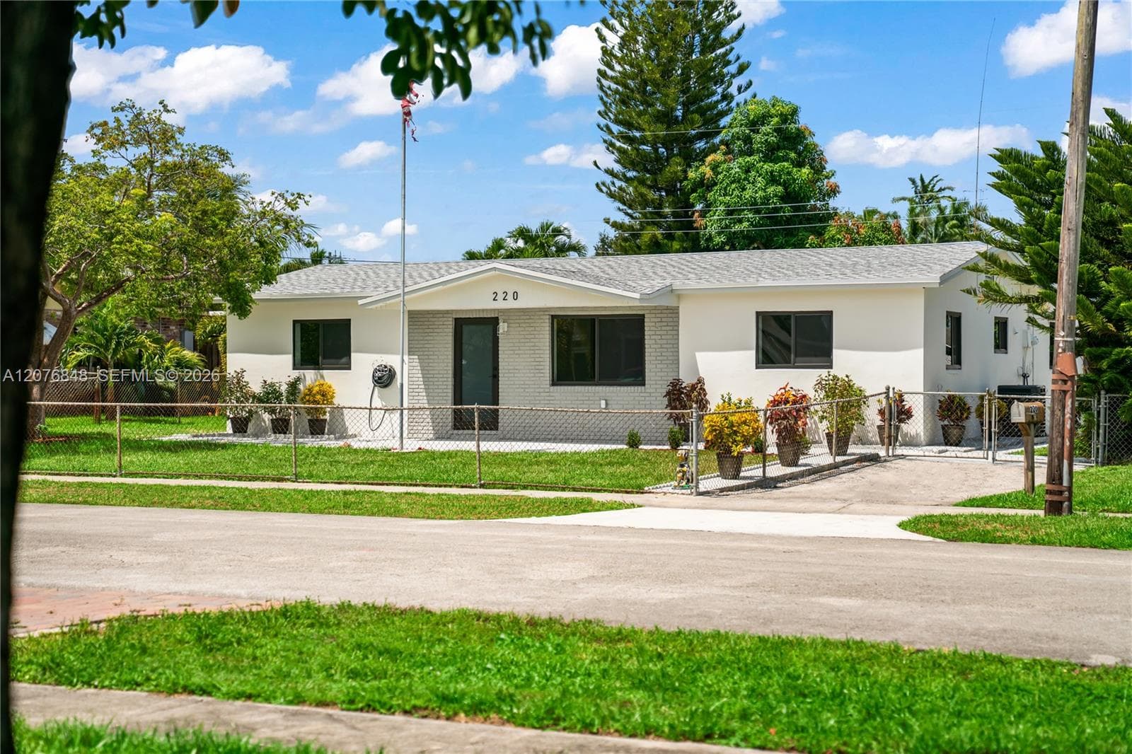 220 N 69th Ter, Hollywood, FL 33024 photo 2