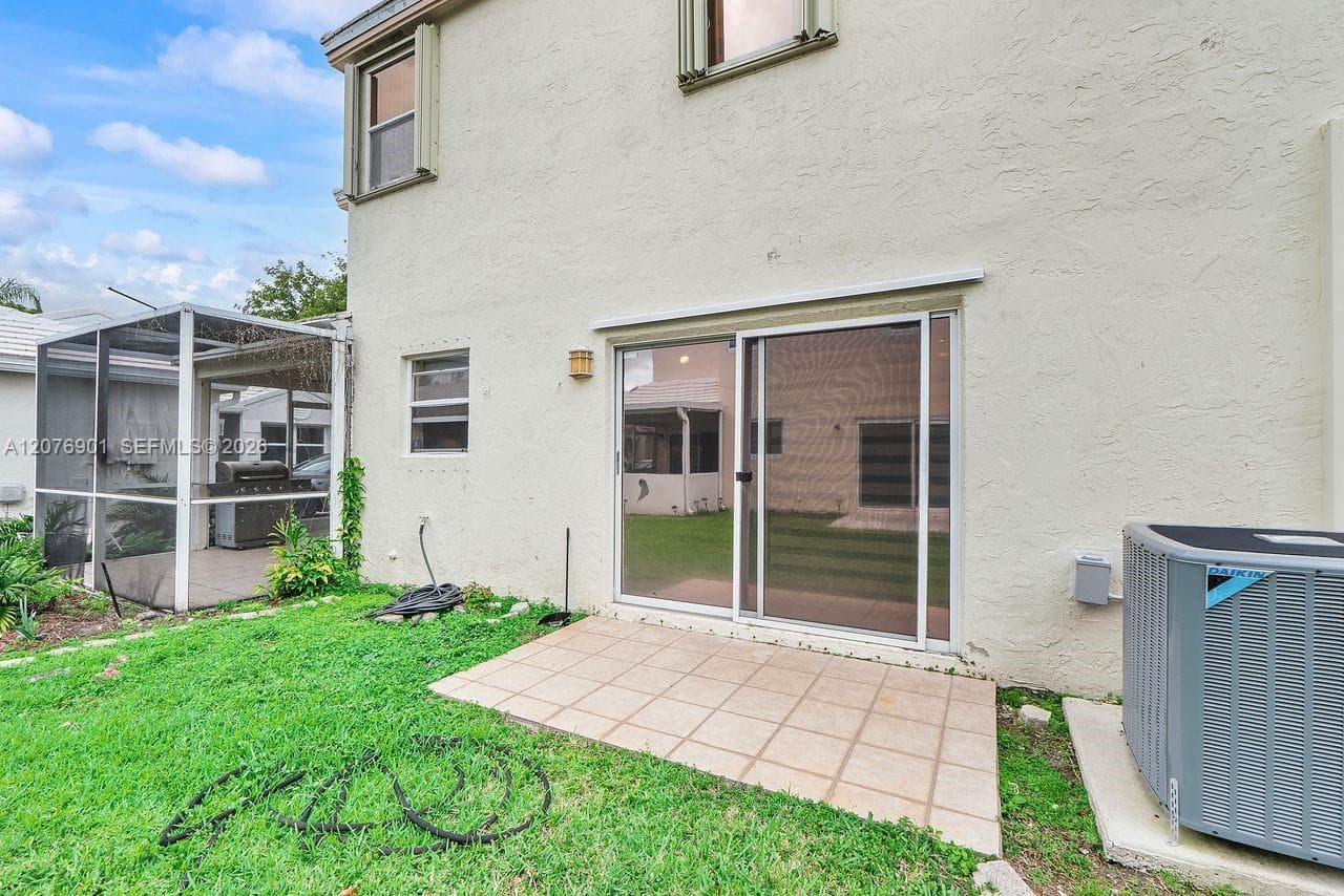 9602 NW 8th Cir, Plantation, FL 33324 photo 5
