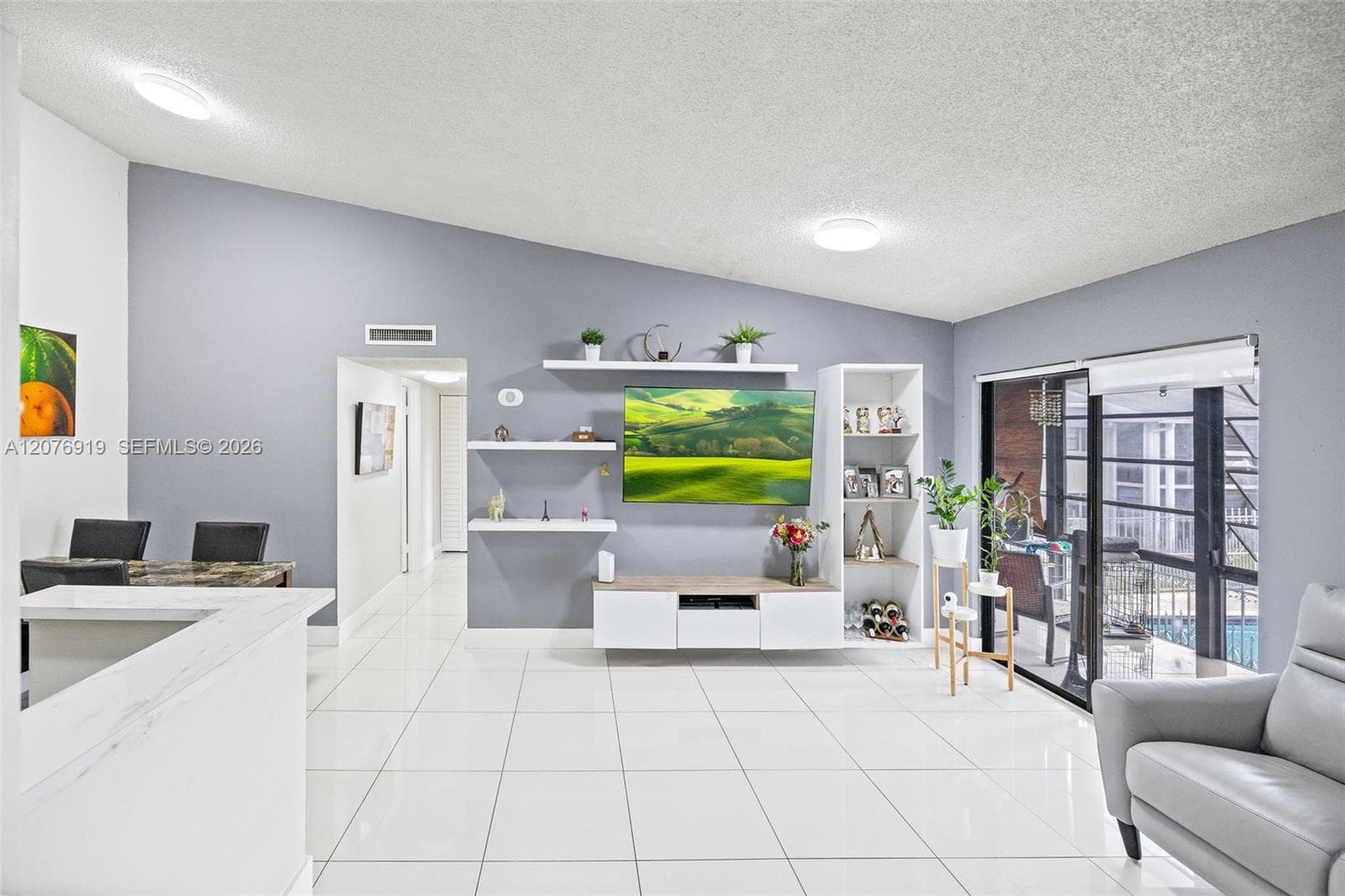 827 NE 199th St # 206, Miami, FL 33179 photo 3