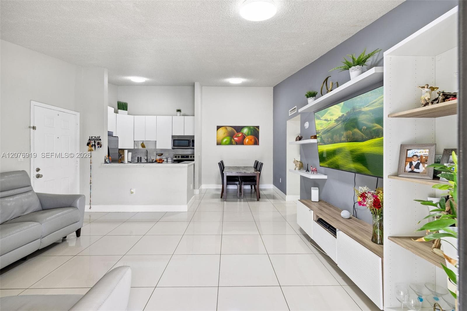 827 NE 199th St # 206, Miami, FL 33179 photo 4