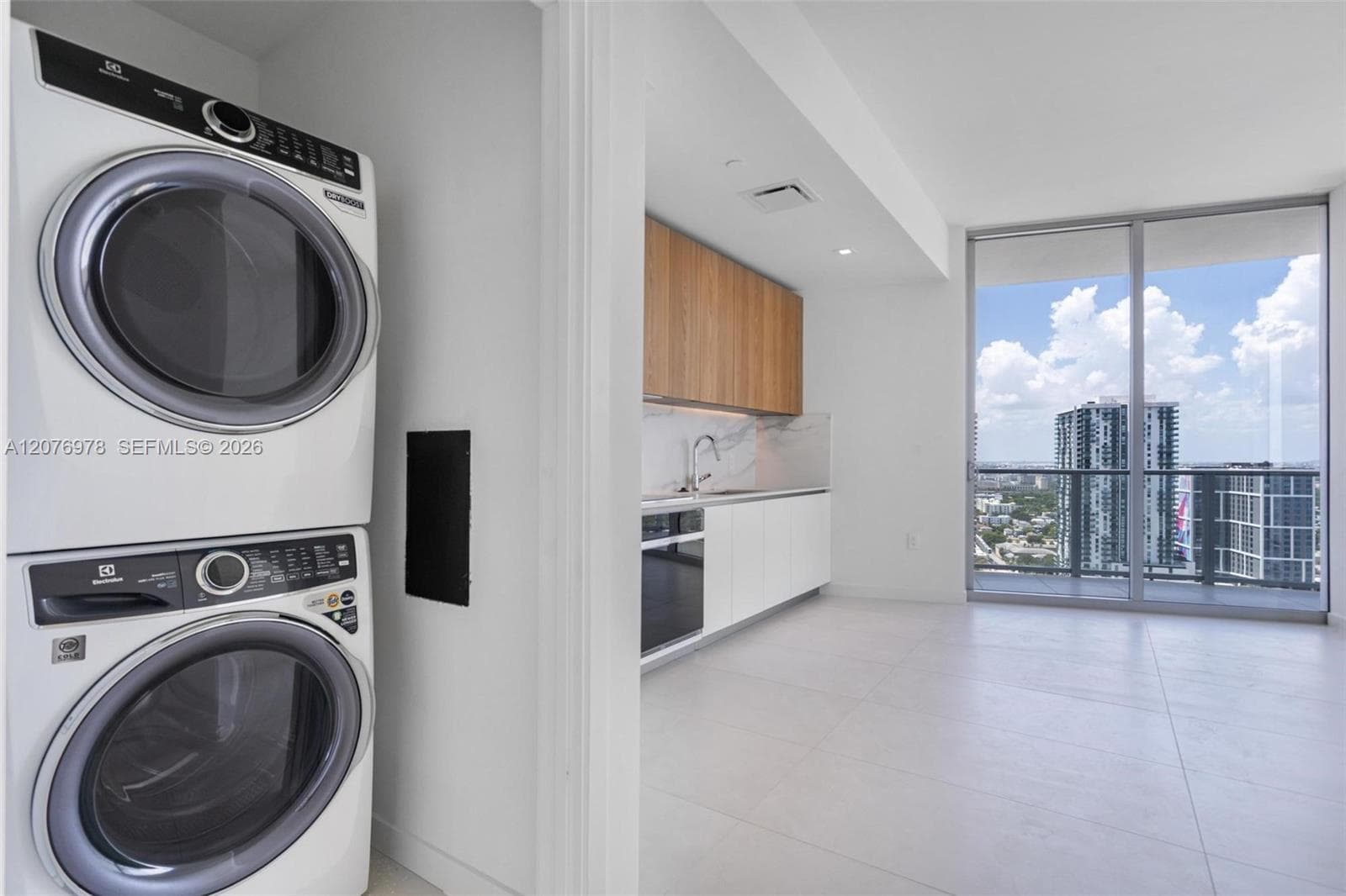 1400 Biscayne Blvd # 2507, Miami, FL 33132 photo 3