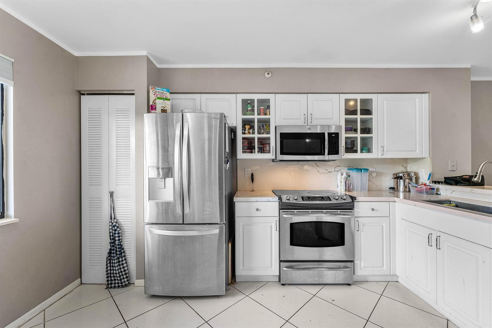 2205 S CYPRESS BEND Drive # 302, Pompano Beach, FL 33069 photo 5