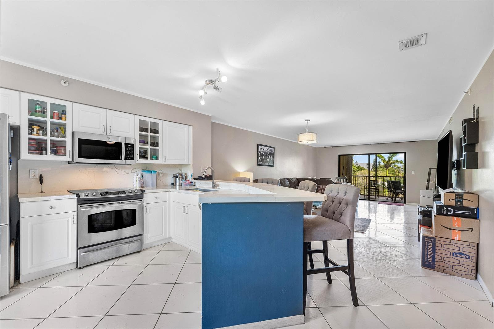 2205 S CYPRESS BEND Drive # 302, Pompano Beach, FL 33069 photo 4