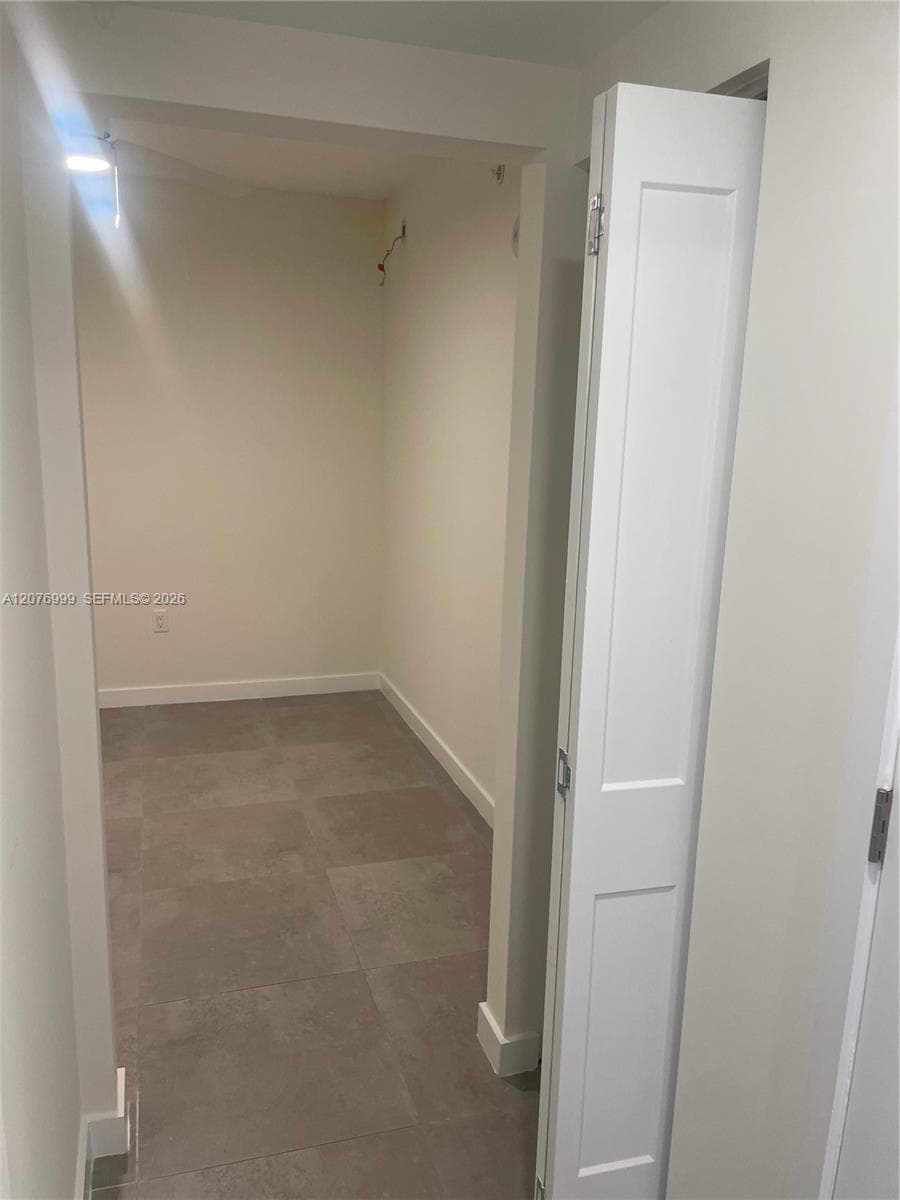 16395 Biscayne Blvd # 1611, North Miami Beach, FL 33160 photo 2