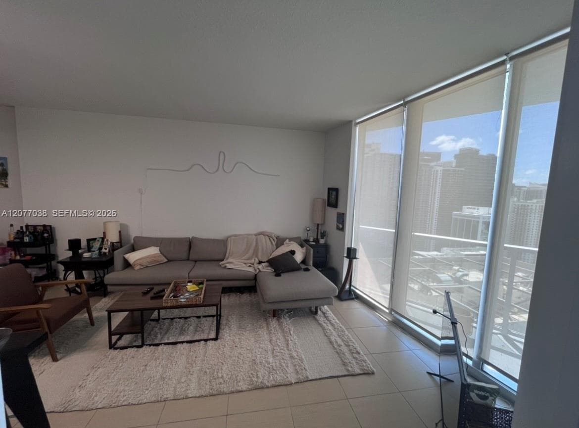 185 SW 7th St # 3702, Miami, FL 33130 photo 3