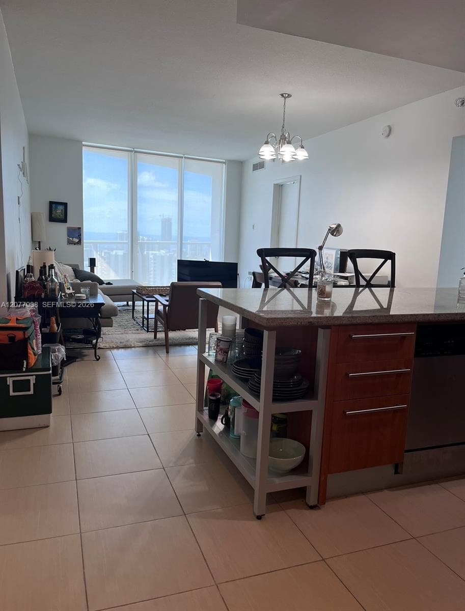 185 SW 7th St # 3702, Miami, FL 33130 photo 4