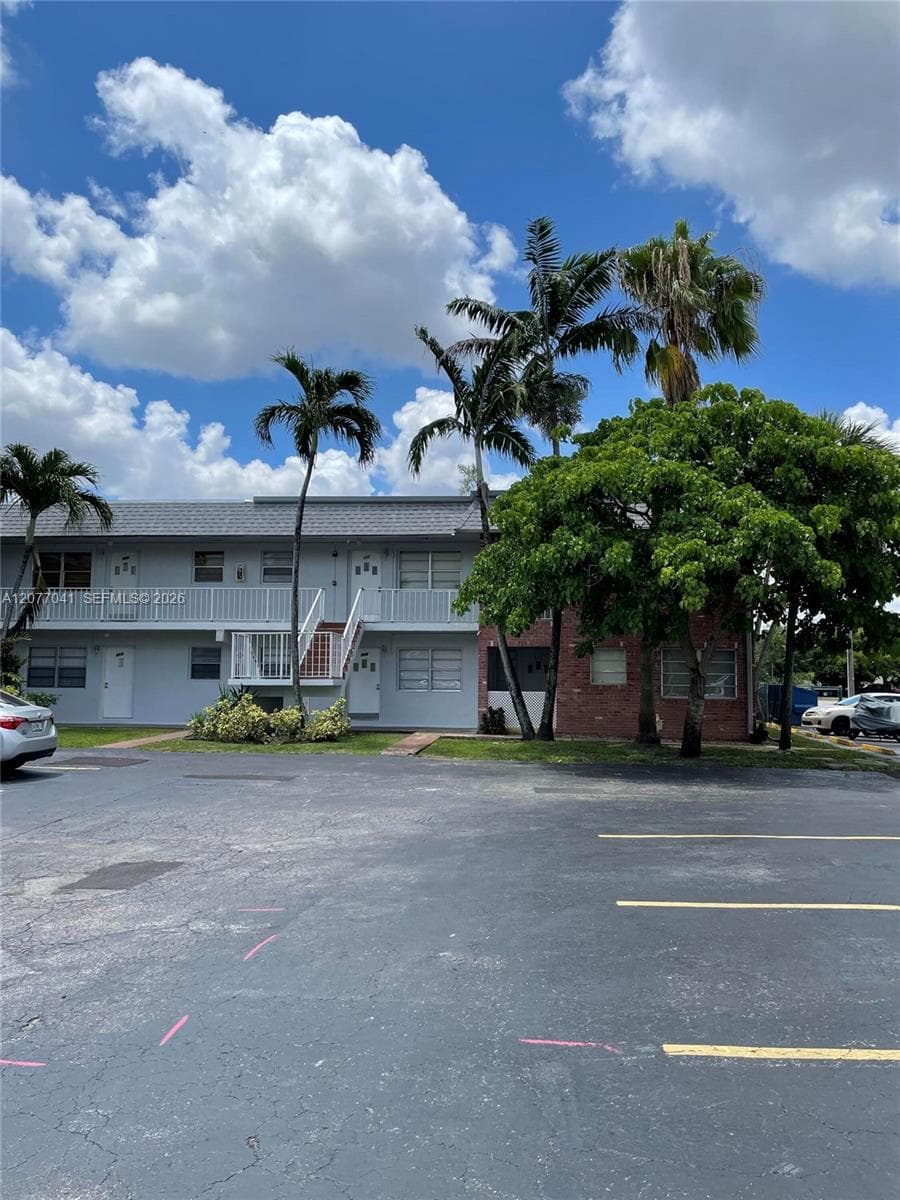2051 NW 81st Ave # 528, Pembroke Pines, FL 33024