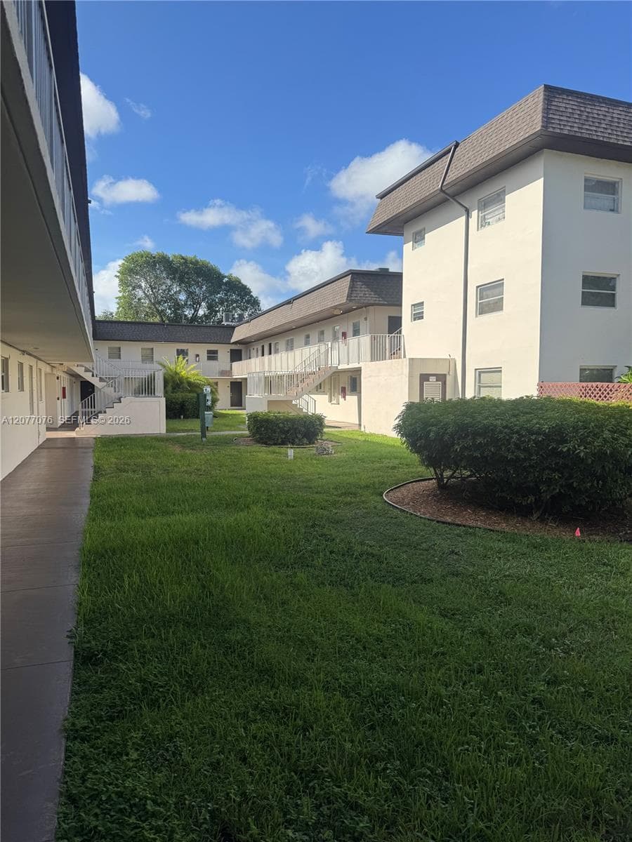 8601 SW 94th St # 103W, Miami, FL 33156