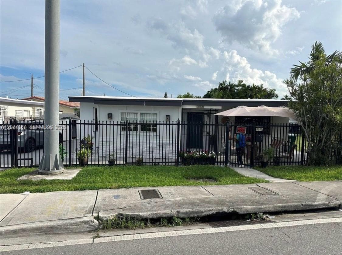 6060 NW 7th St, Miami, FL 33126 photo 2