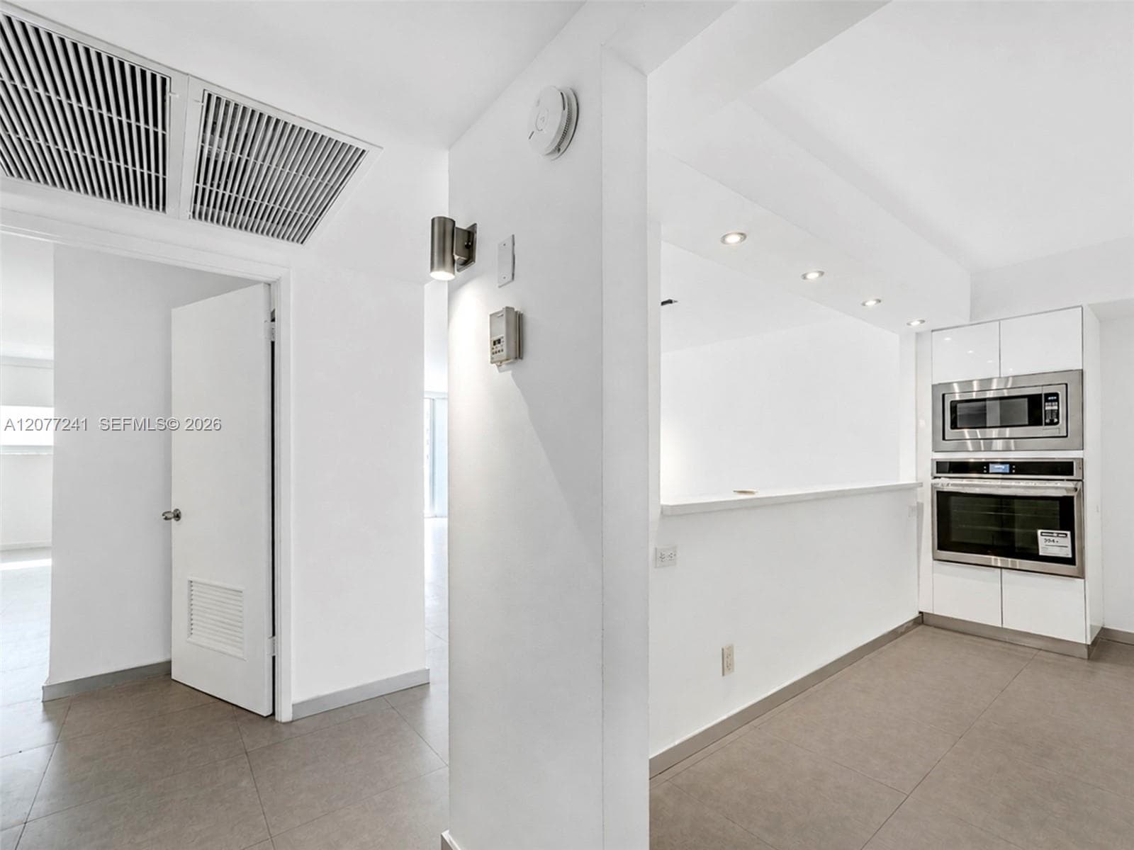 19380 Collins Ave # 905, Sunny Isles Beach, FL 33160 photo 3
