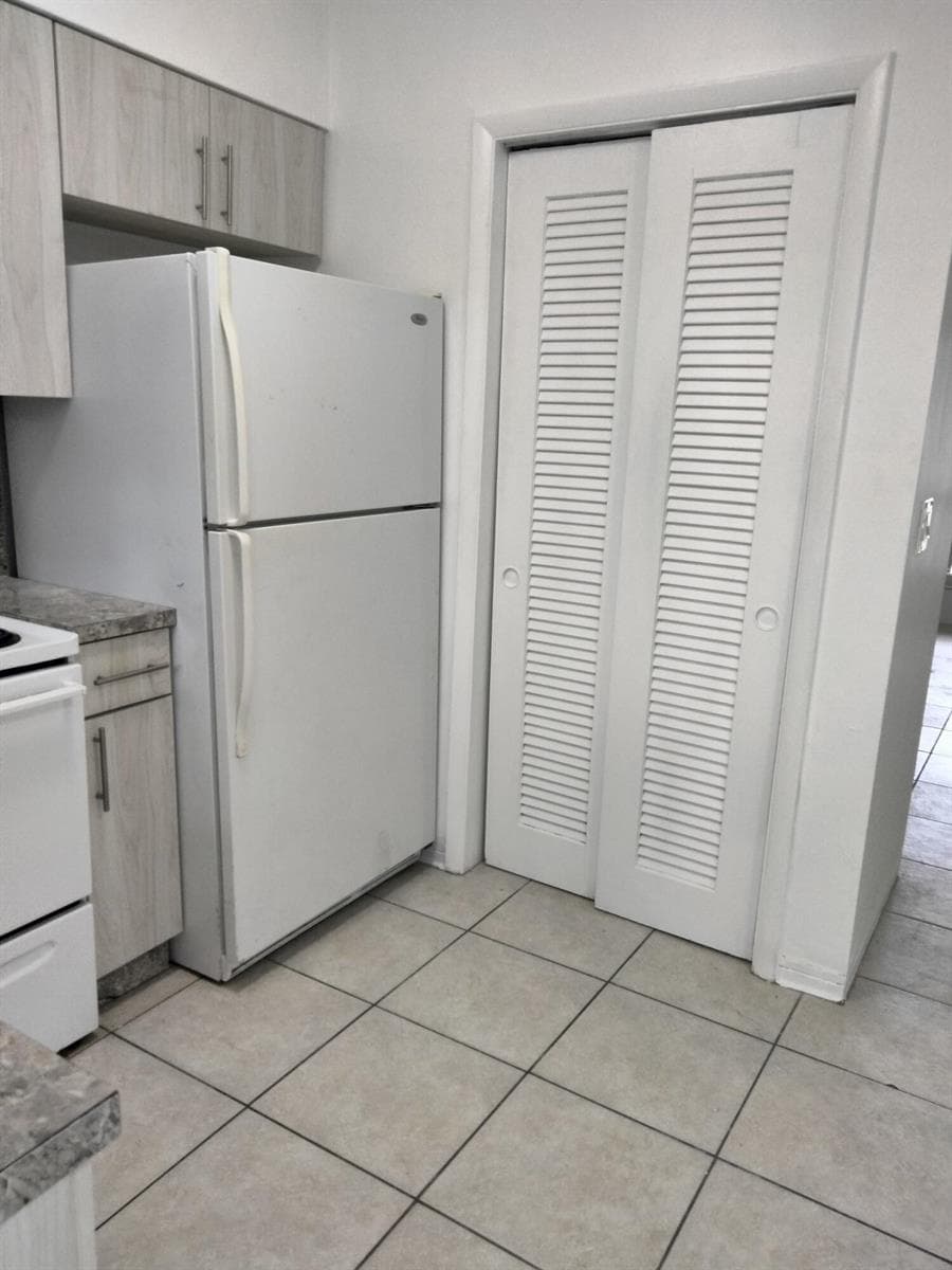 600 S Luna Court # 23, Hollywood, FL 33021 photo 4
