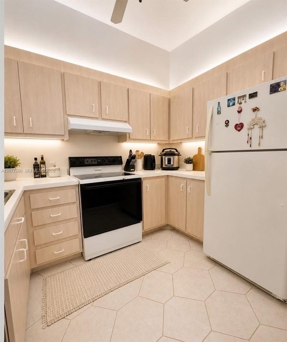 301 N Pine Island Rd # 220, Plantation, FL 33324 photo 5