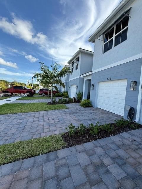 142 NE 14th Ter, Homestead, FL 33033 photo 2