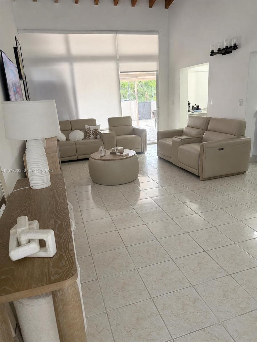 9171 Fontainebleau Blvd # 5, Miami, FL 33172 photo 2