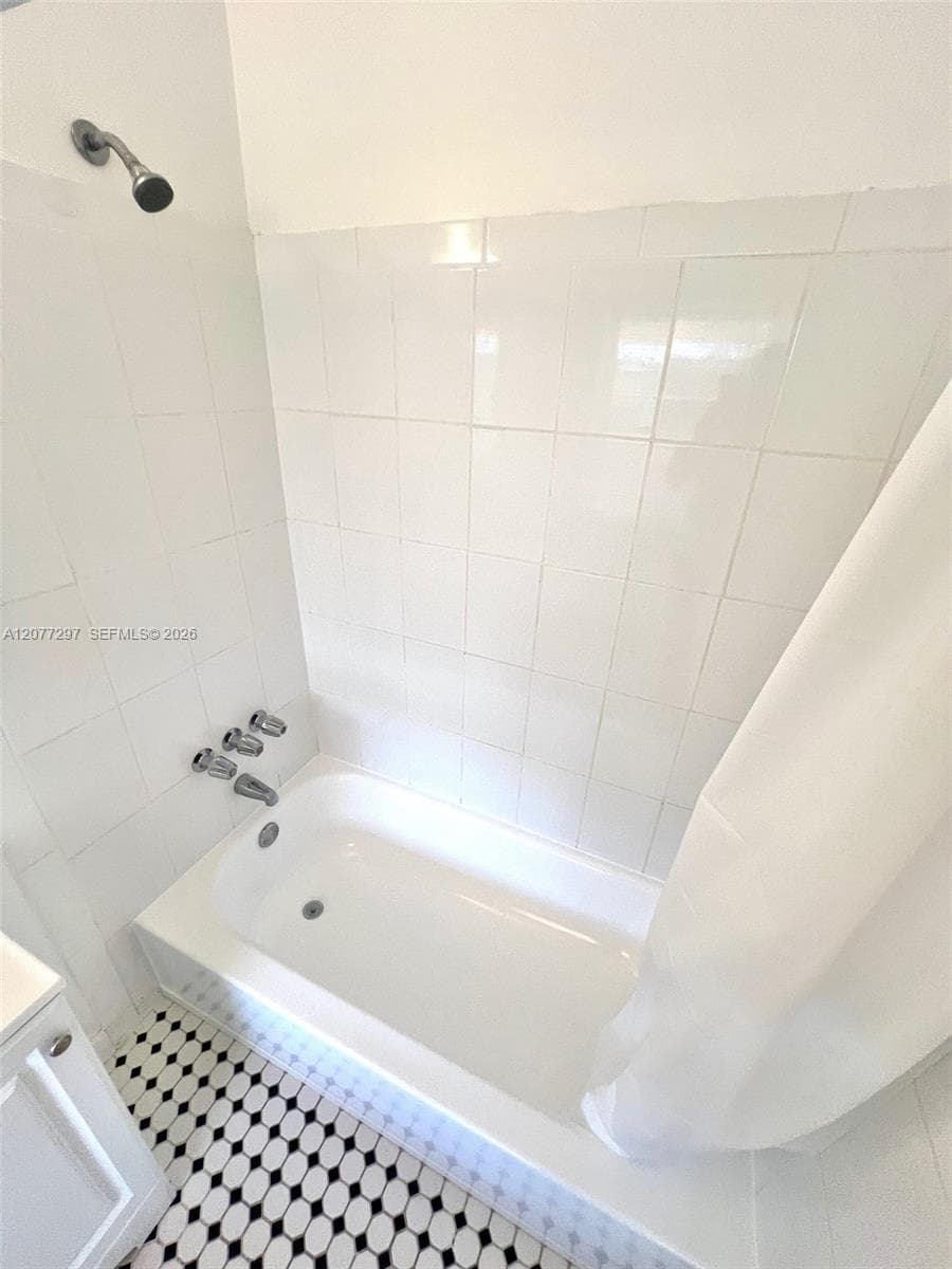 700 NE 85th St # 14, Miami, FL 33138 photo 5