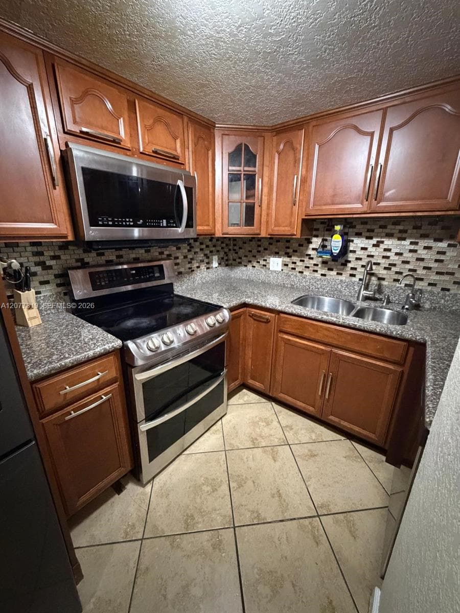 1060 NW 7th St # 205, Miami, FL 33136 photo 2