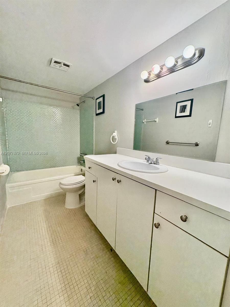 1200 Tallwood Ave # 102, Hollywood, FL 33021 photo 2
